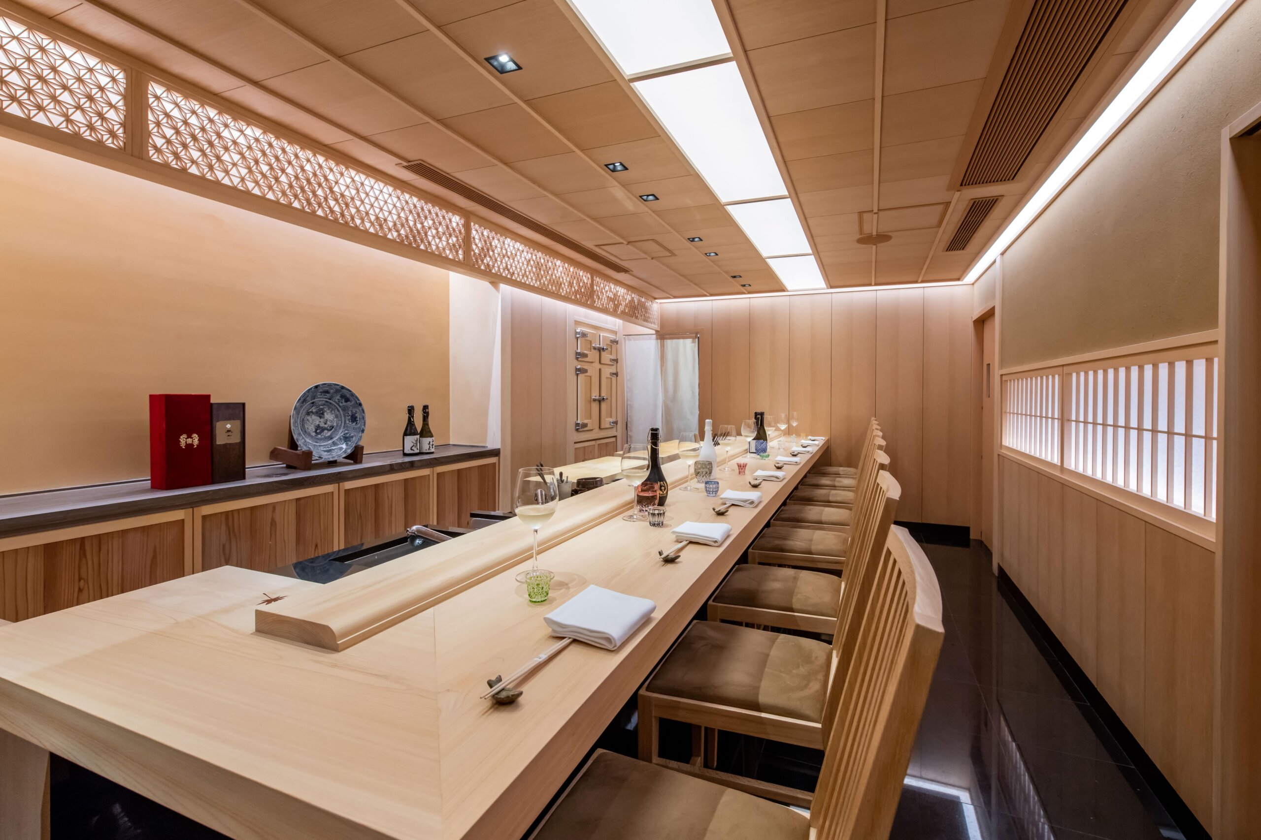 interior of sushi shikon